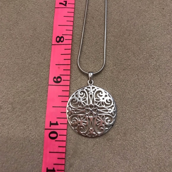 Sterling silver pendant and necklace - Picture 2 of 5